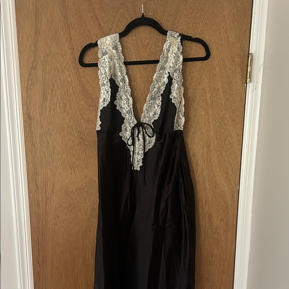 NWT Black and Cream Lace Maxi Dress - Picture 5 of 10